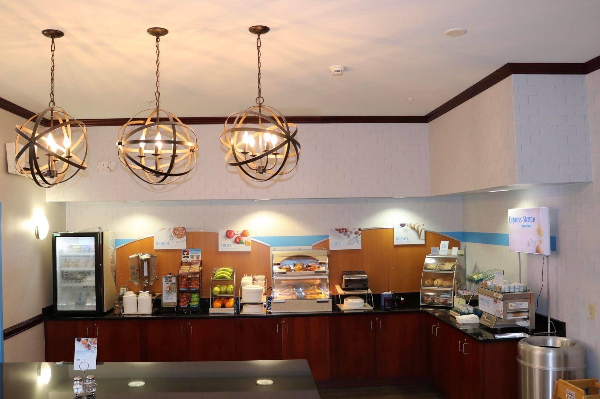 Holiday Inn Express And Suites Allentown West By Ihg מראה חיצוני תמונה